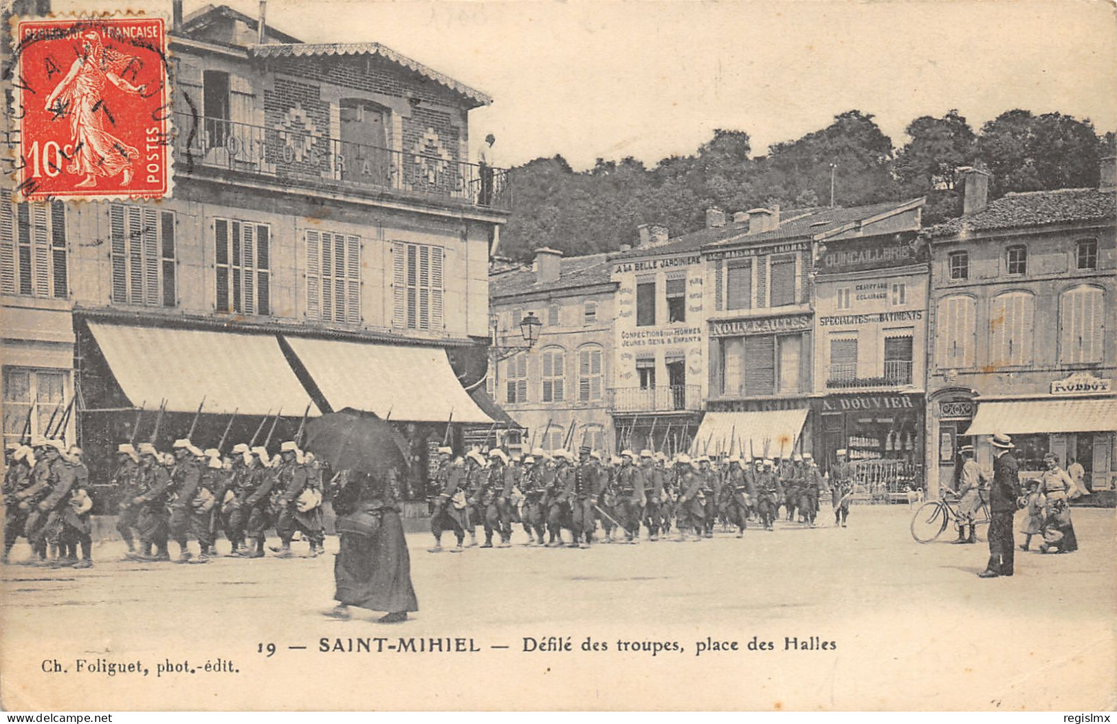 55-SAINT MIHIEL-DEFILE DES TROUPES-PLACE DES HALLES-N°2045-E/0271 - Saint Mihiel