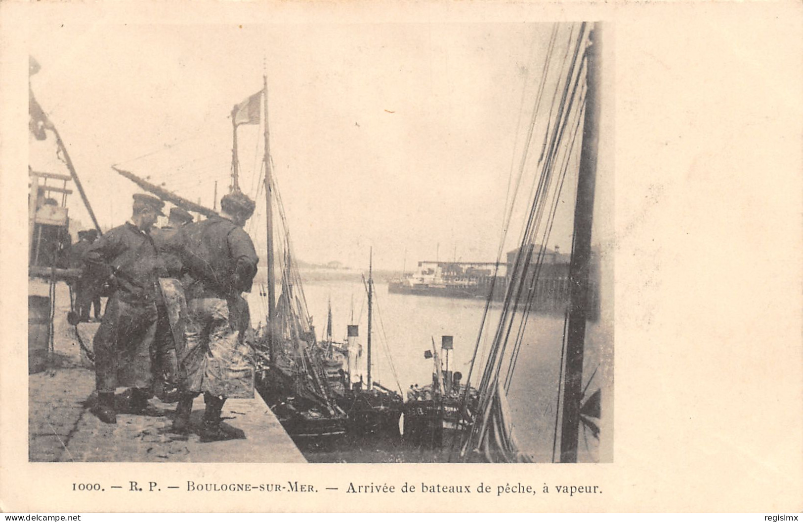 62-BOULOGNE SUR MER-ARRIVEE BATEAUX DE PECHE A VAPEUR-N°2046-D/0259 - Boulogne Sur Mer