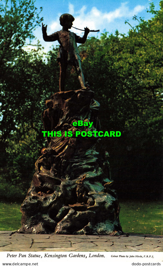 R574520 Peter Pan Statue. Kensington Gardens. London. Hinde. 1970 - Autres & Non Classés