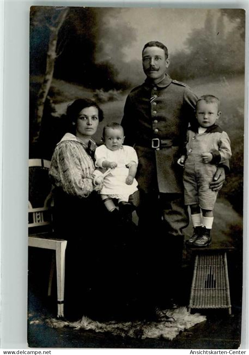 39791306 - Atelierfoto Mit Der Familie - War 1914-18