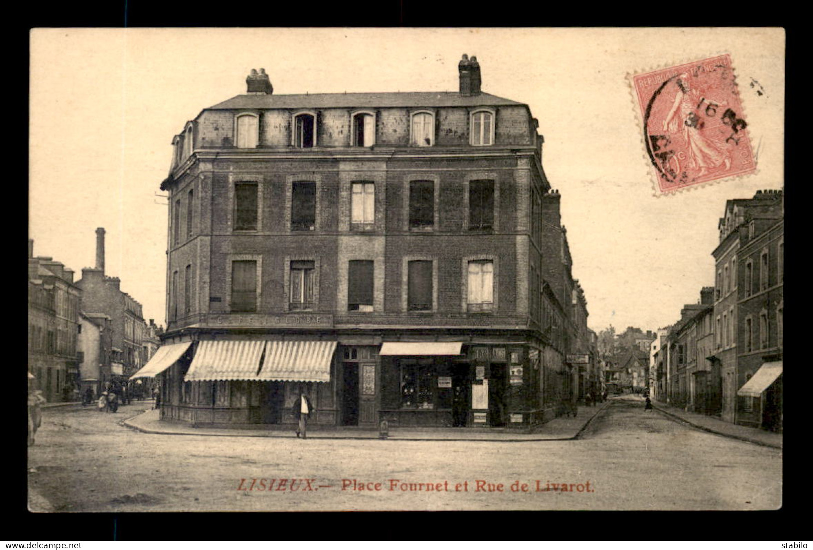 14 - LISIEUX - PLACE FOURNET ET RUE DE LIVAROT - CAFE DU GLOBE - Lisieux