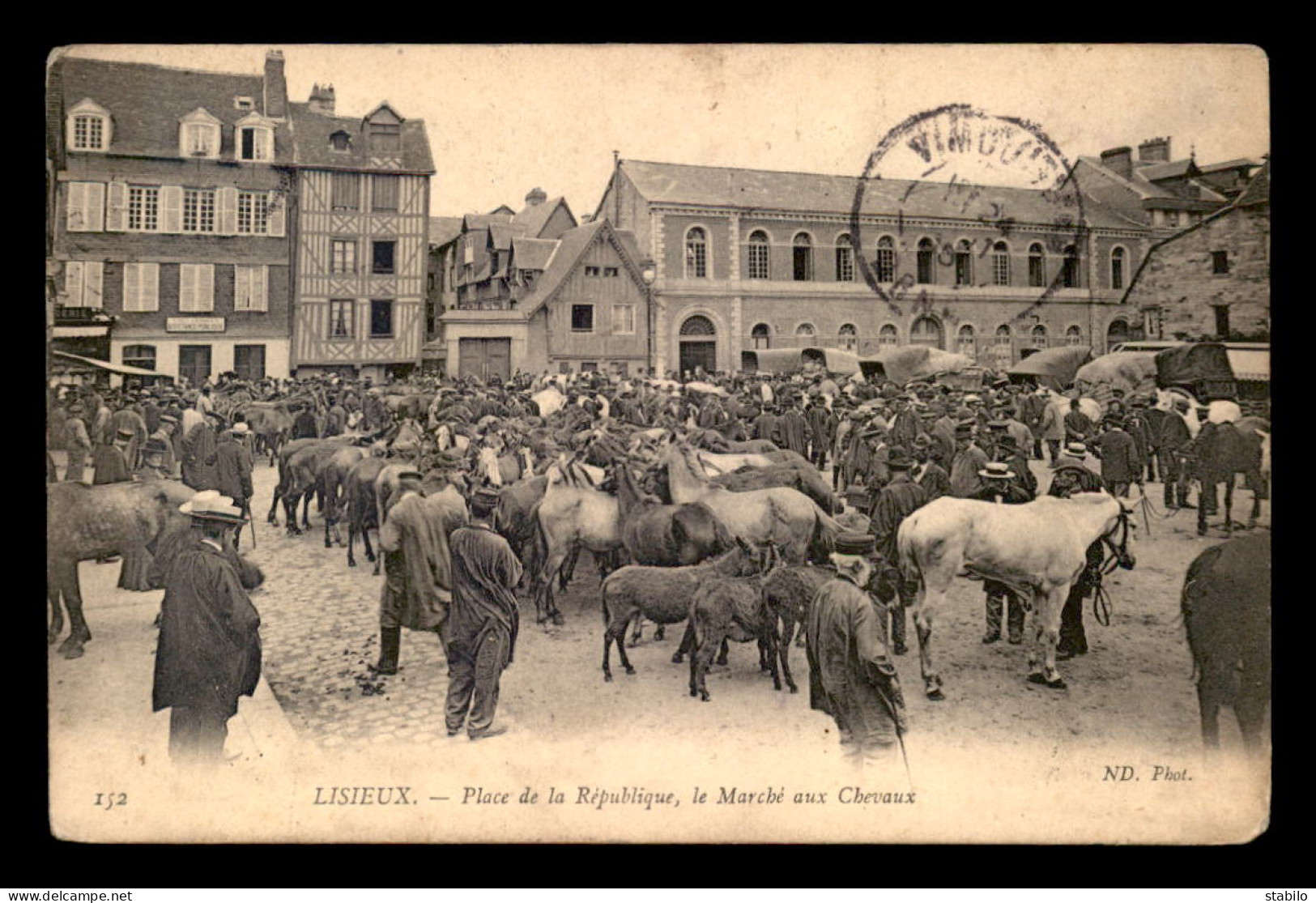 14 - LISIEUX - LE MARCHE AUX CHEVAUX PLACE DE LA REPUBLIQUE - Lisieux