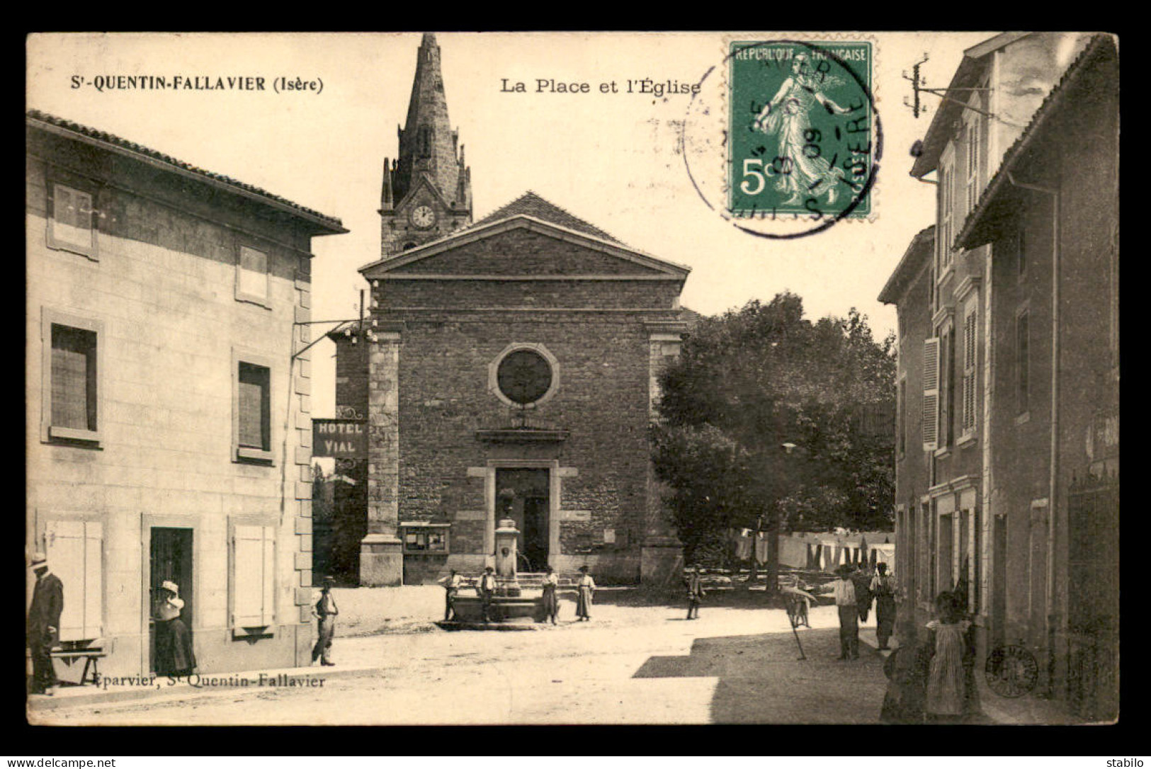 38 - ST-QUENTIN-FALLAVIER - LA PLACE DE L'EGLISE - Sonstige & Ohne Zuordnung