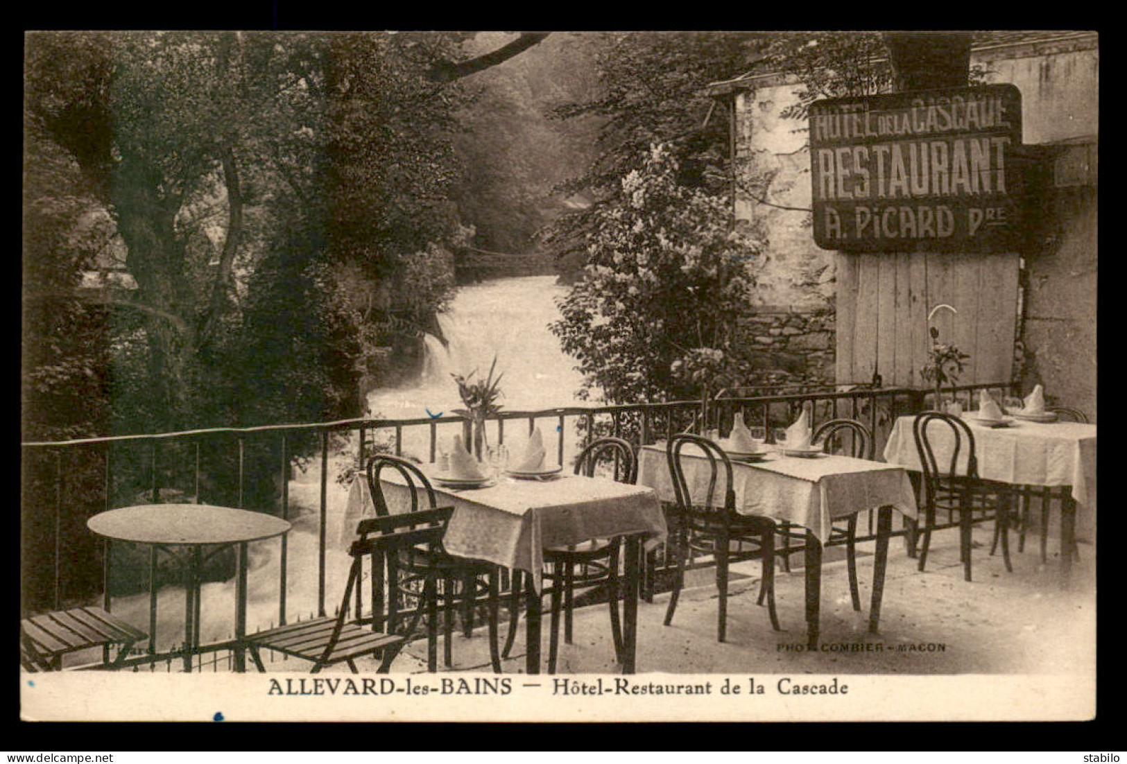 38 - ALLEVARD-LES-BAINS - TERRASSE DE L'HOTEL-RESTAURANT DE LA CASCADE - CHAISES THONET - Allevard