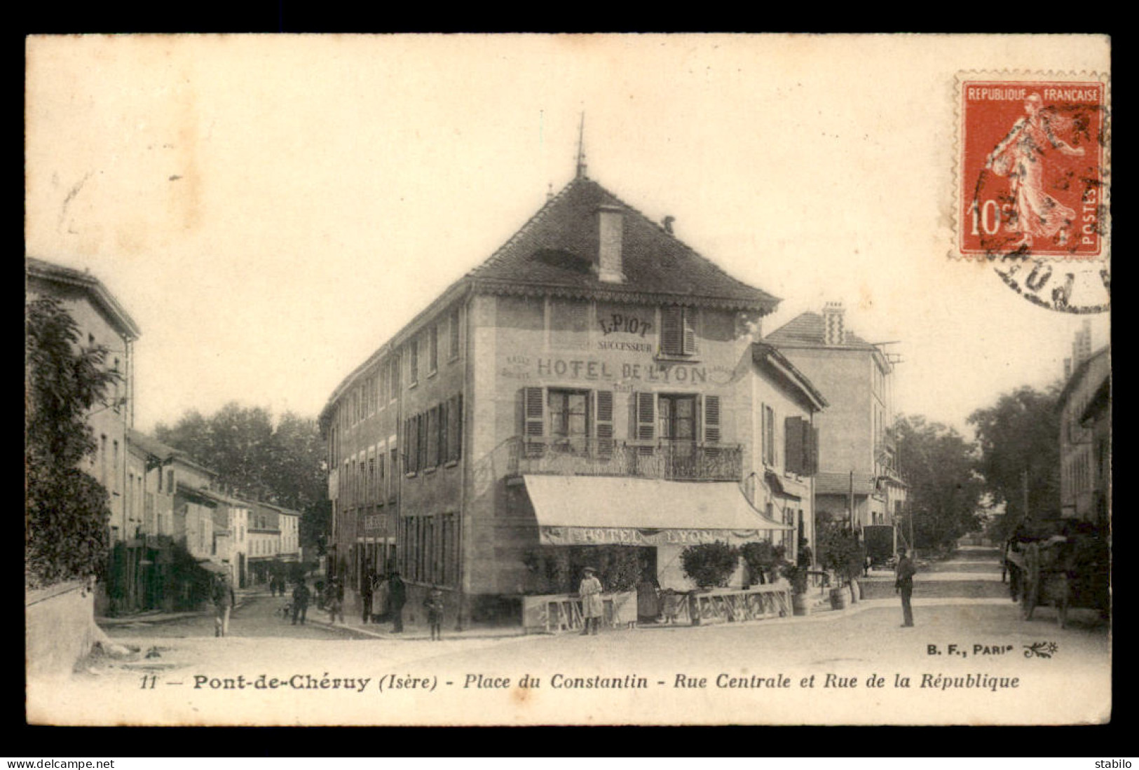 38 - PONT-DE-CHERUY - PLACE DU CONSTANTIN - RUE CENTRALE ET RUE DE LA REPUBLIQUE - HOTEL DU LION L. PIOT - Pont-de-Chéruy