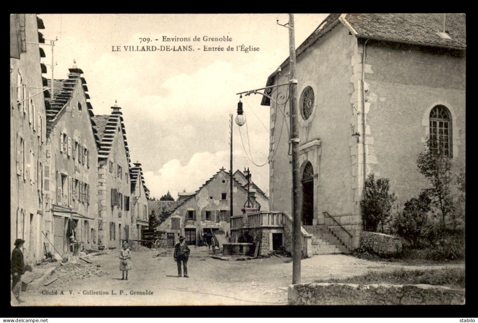 38 - VILLARD-DE-LANS - ENTREE DE L'EGLISE - Villard-de-Lans