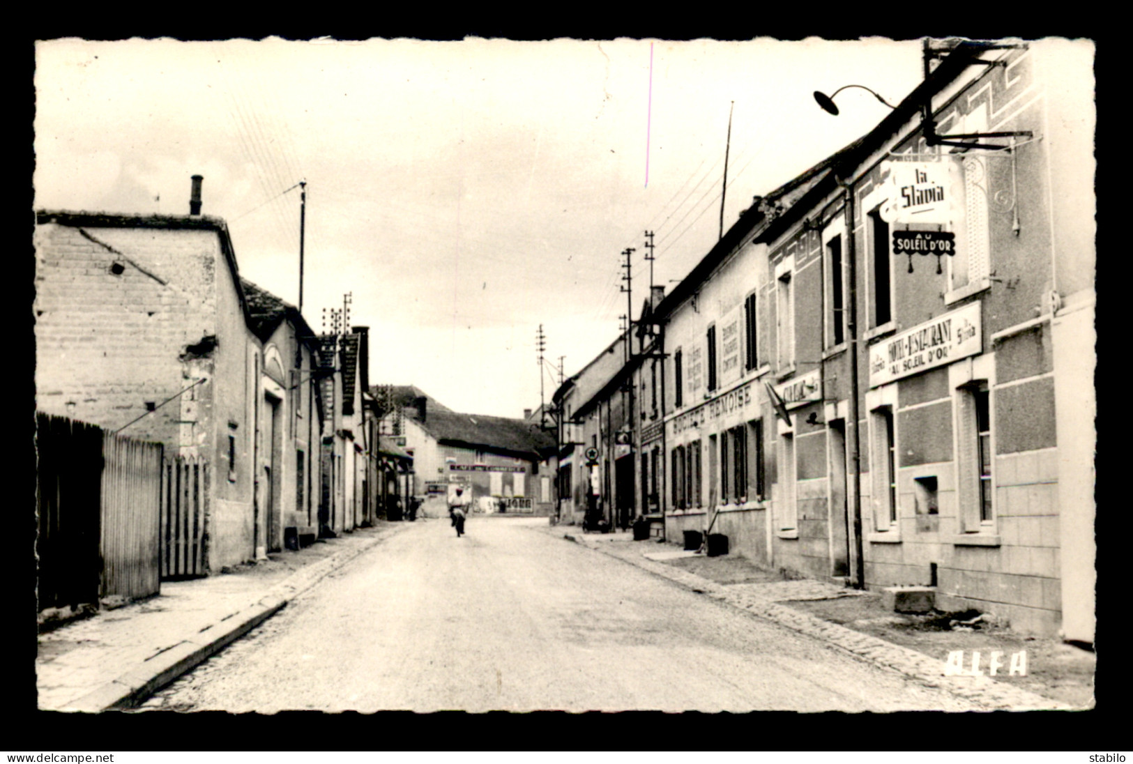 51 - CONDE-SUR-MARNE - RUE DE CHALONS - HOTEL-RESTAURANT AU SOLEIL D'OR - VOIR ETAT - Autres & Non Classés