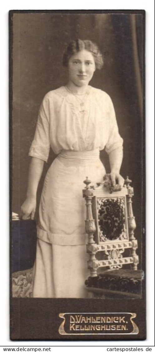 Fotografie D. Vahlendick, Kellinghusen, Bergstrasse 9, Hübsche Junge Frau In Weissem Kleid  - Personas Anónimos