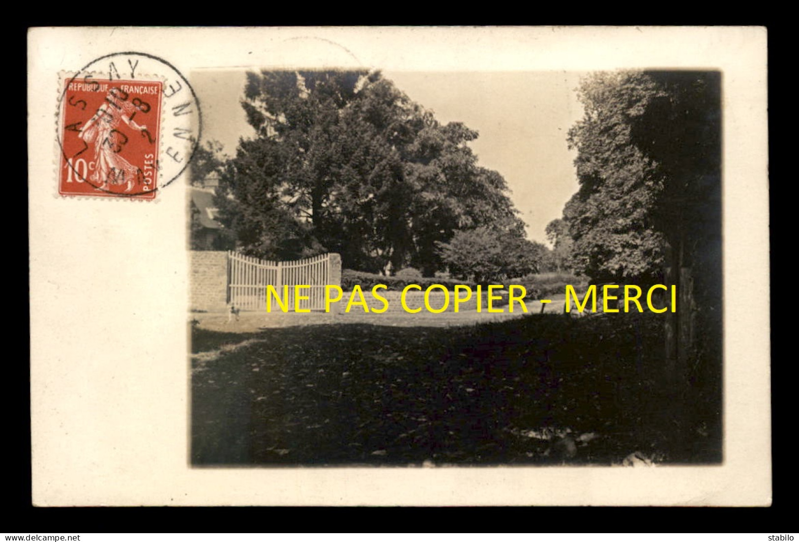 53 - LASSAY - UNE PROPRIETE - CACHET POSTAL DE LASSAY - 2 CARTES PHOTOS ORIGINALES - Lassay Les Chateaux