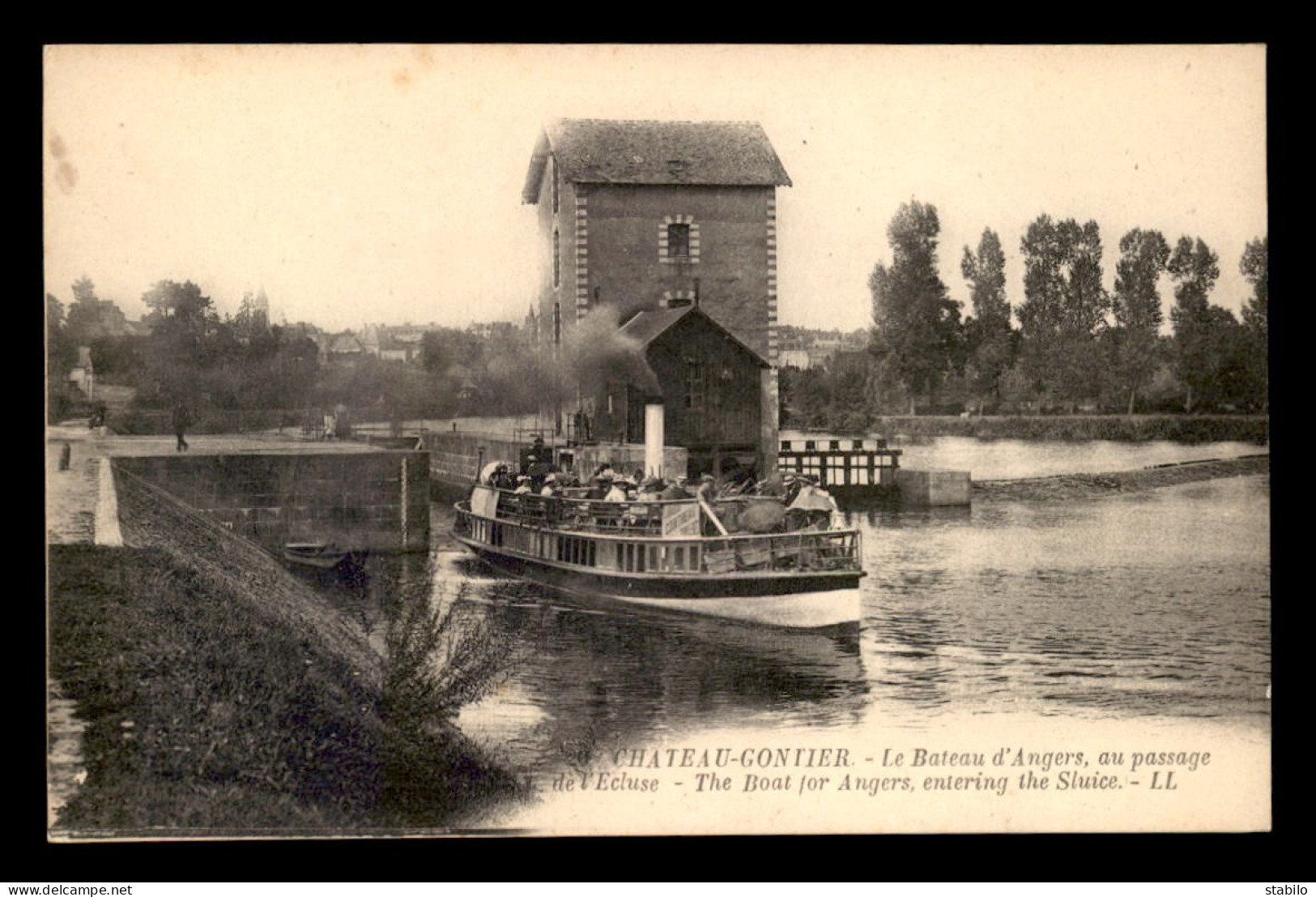 53 - CHATEAU-GONTIER - LE BATEAU D'ANGERS AU PASSAGE DE L'ECLUSE - Chateau Gontier