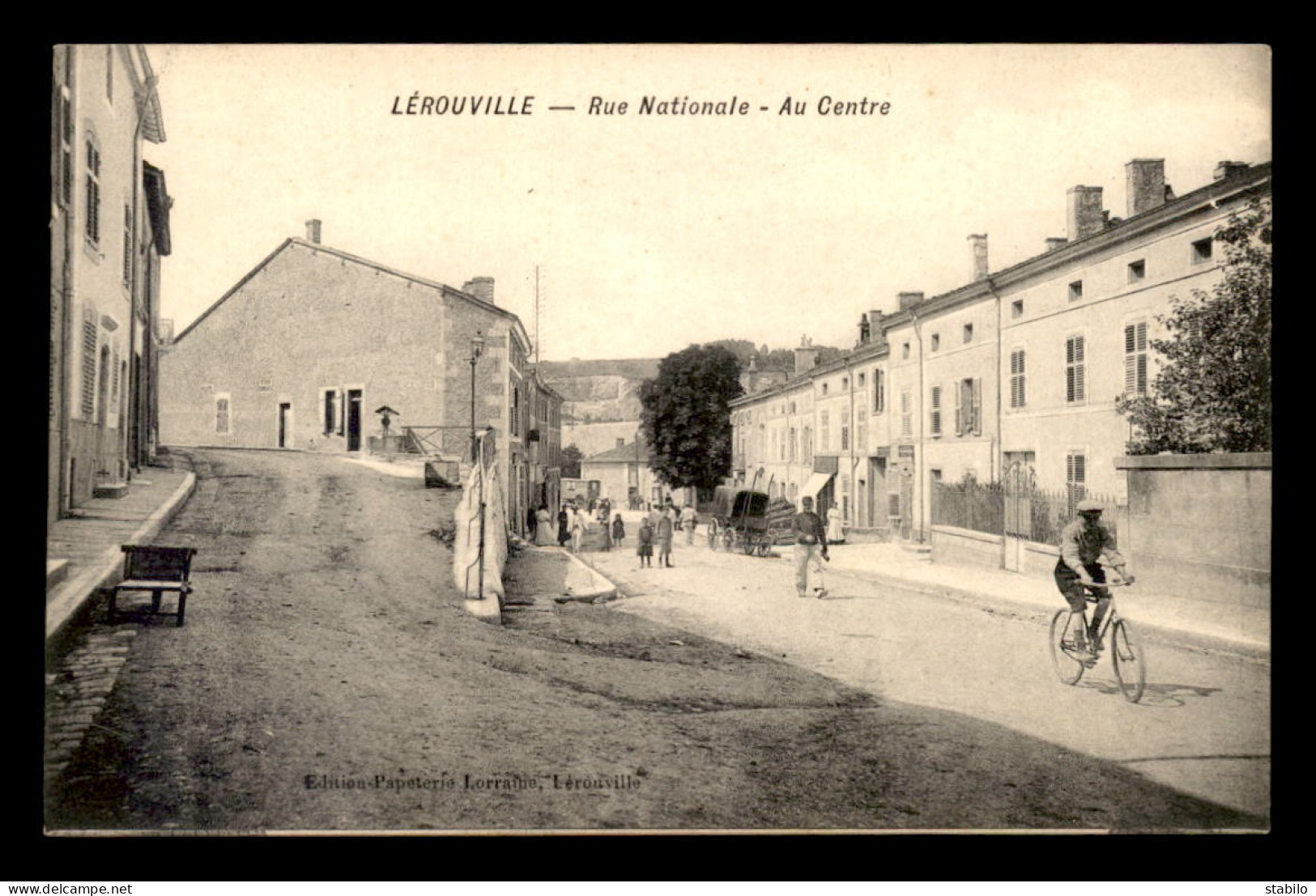 55 - LEROUVILLE - RUE NATIONALE - AU CENTRE - EDITEUR PAPETERIE LORRAINE - Lerouville