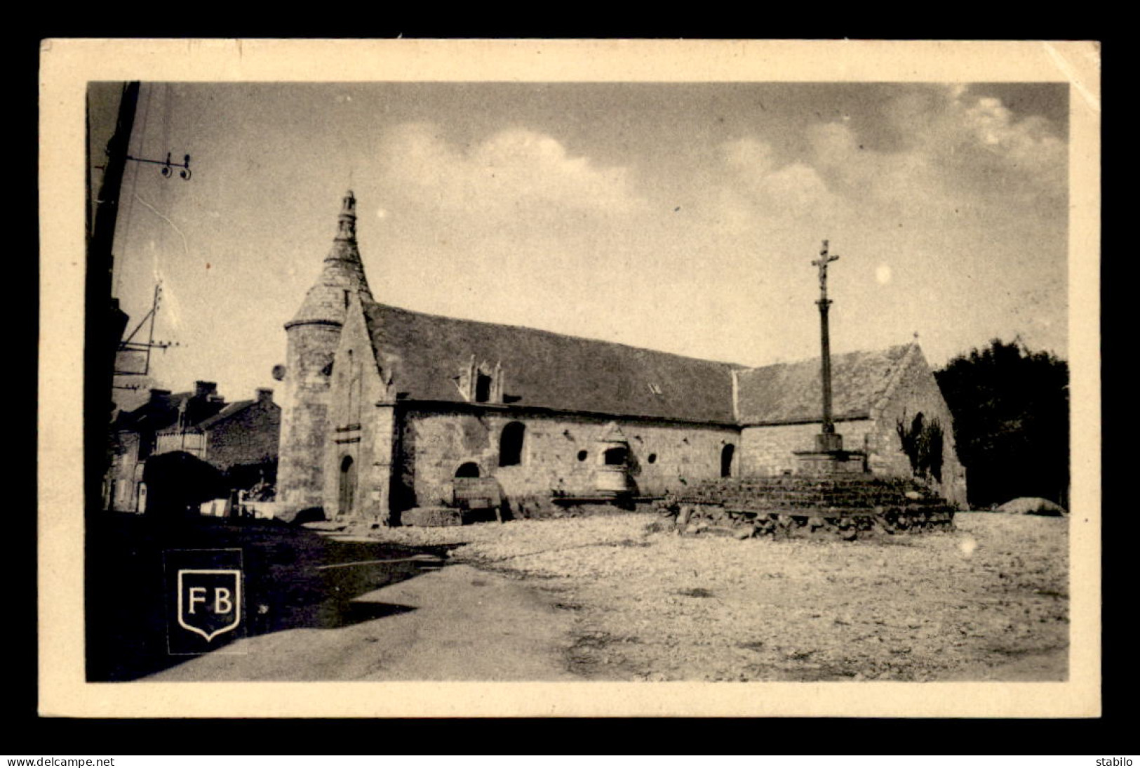 56 - LE GUERNO - CHAIRE EXTERIEUR DE L'EGLISE - Autres & Non Classés