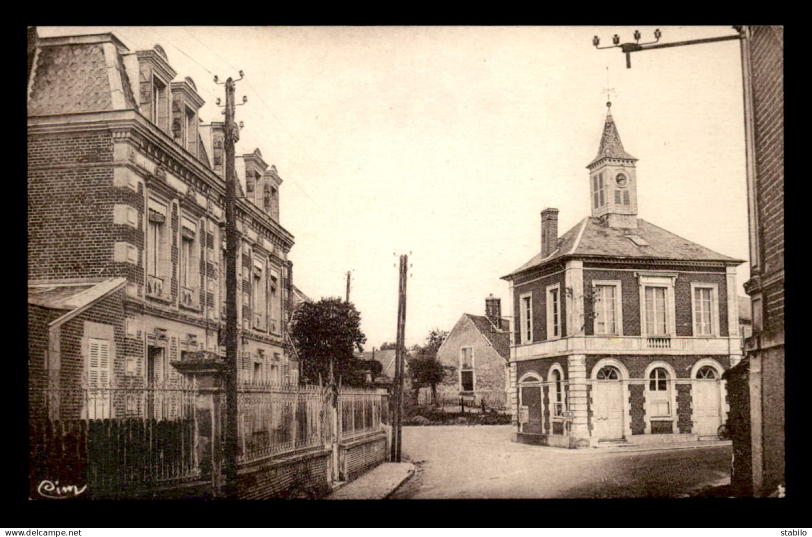 60 - BERTHECOURT - LA MAIRIE ET L'HOSPICE - Autres & Non Classés