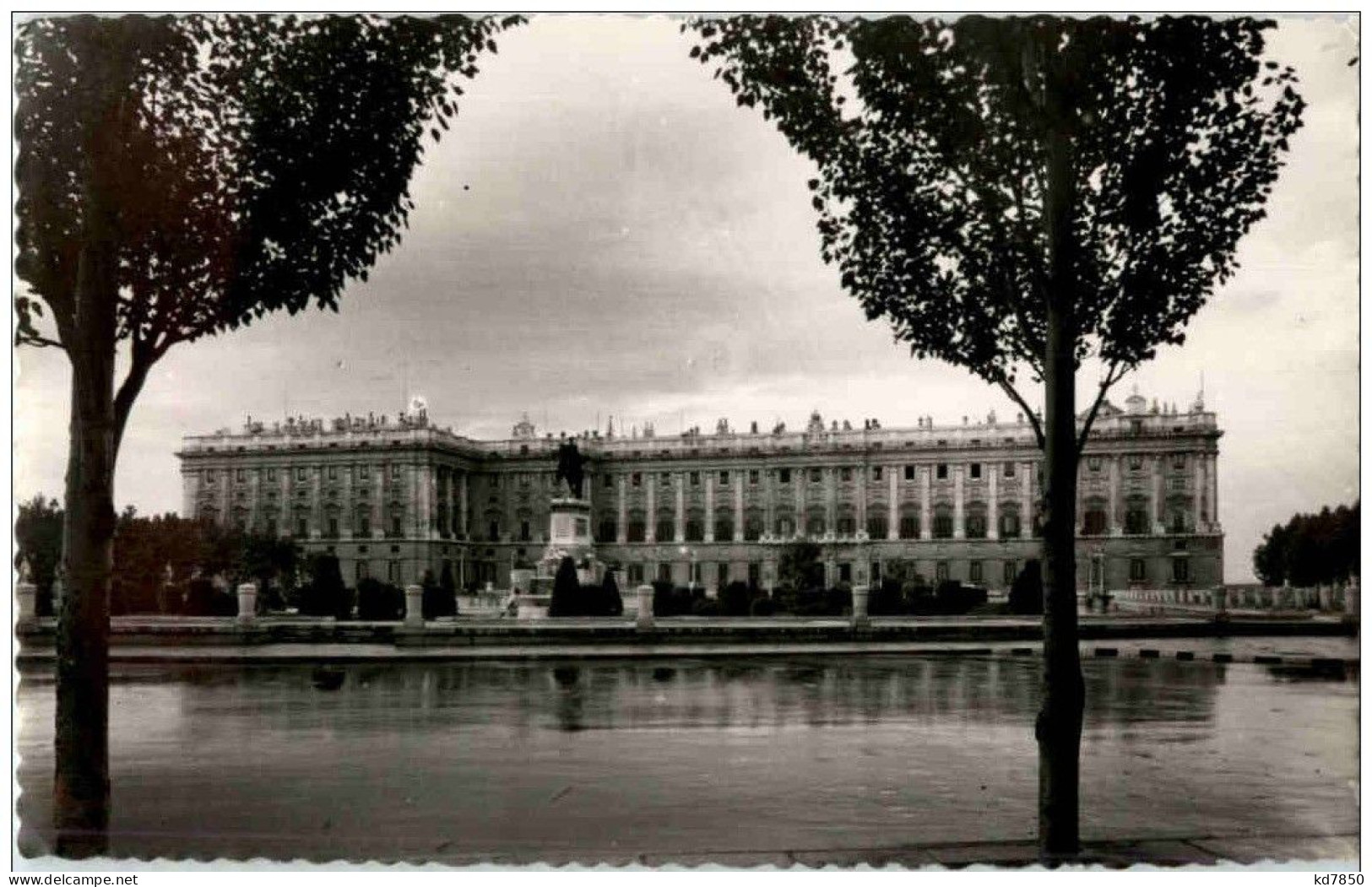 Madrid - Plaza De Oriente - Madrid