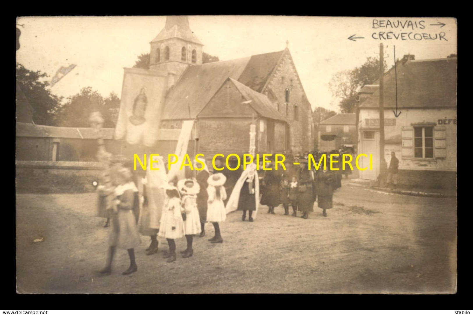 60 - PROCESSION RELIGIEUSE NON SITUEE  - PANNEAU INDICATEUR BEAUVAIS - CREVECOEUR - CARTE PHOTO ORIGINALE - Sonstige & Ohne Zuordnung