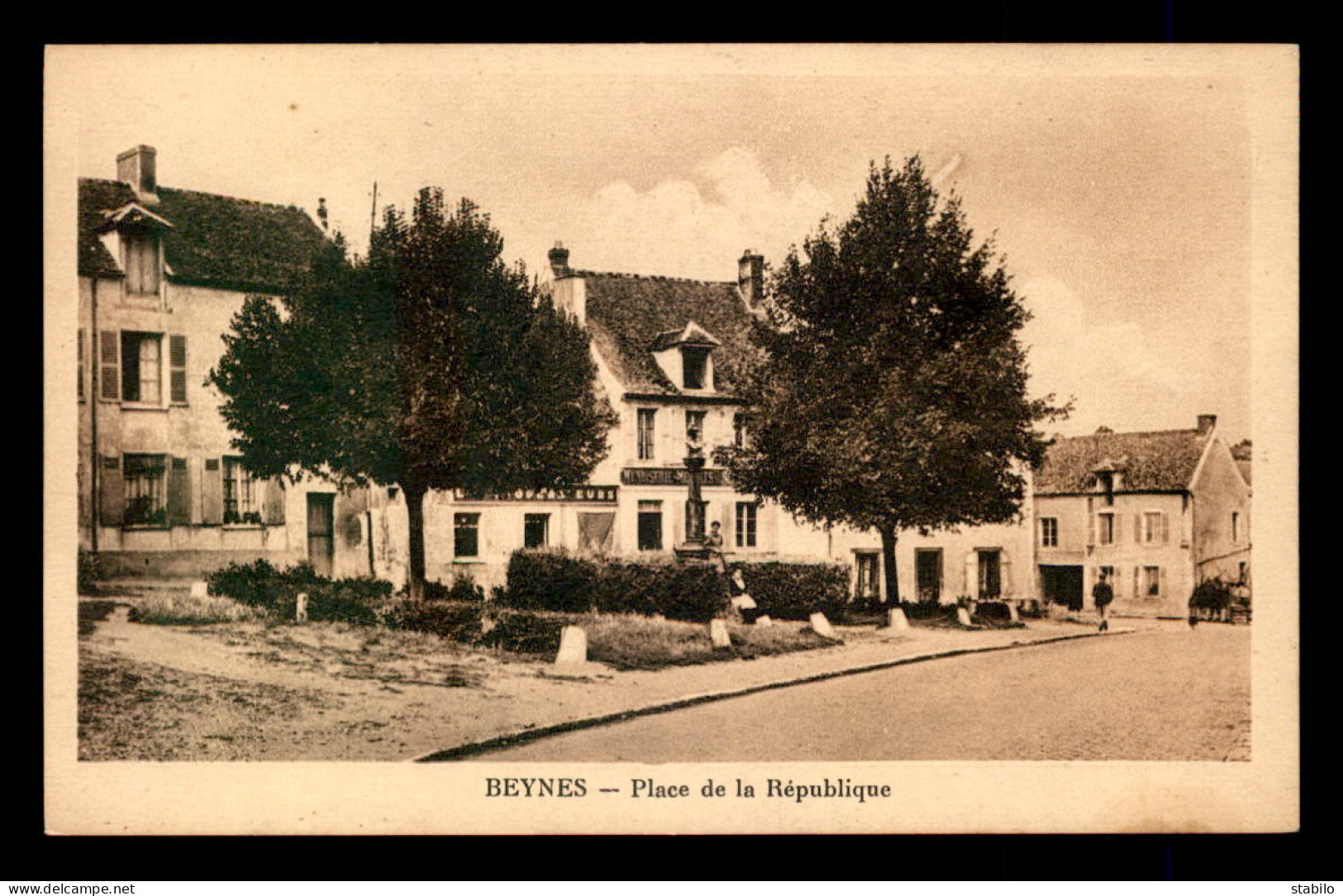 78 - BEYNES - PLACE DE LA REPUBLIQUE - Beynes