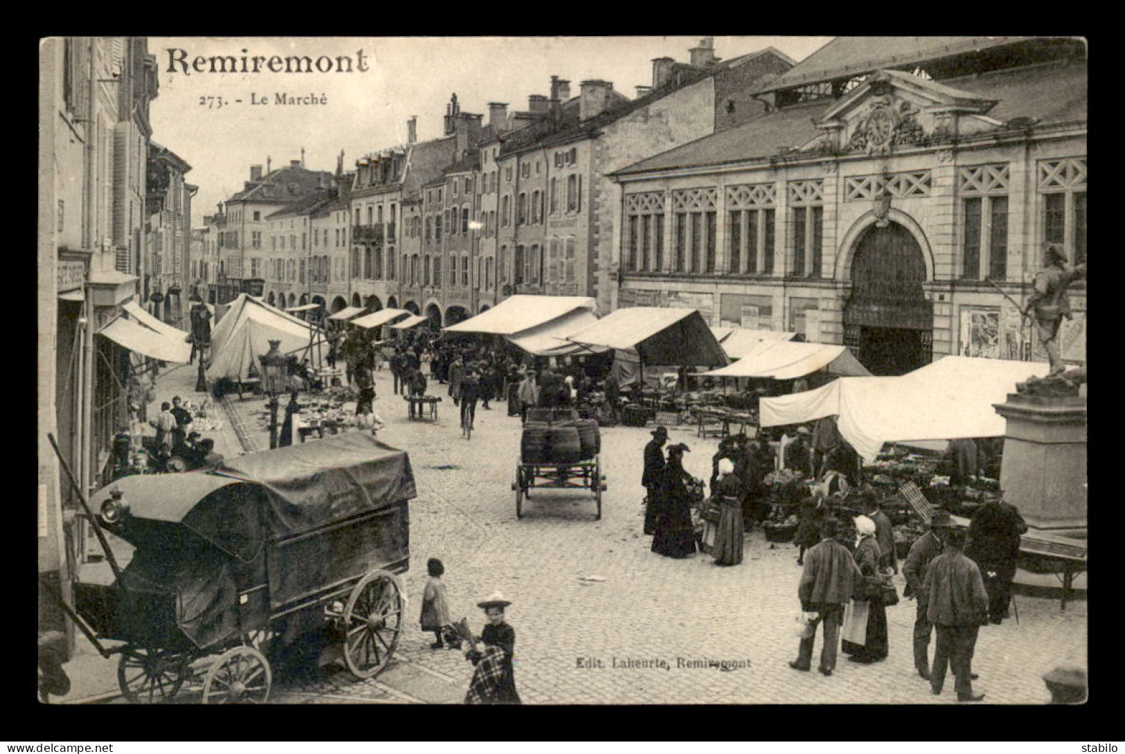 88 - REMIREMONT - LE MARCHE - ATTELAGE TRANSPORTANT DES TONNEAUX DE VIN - Remiremont