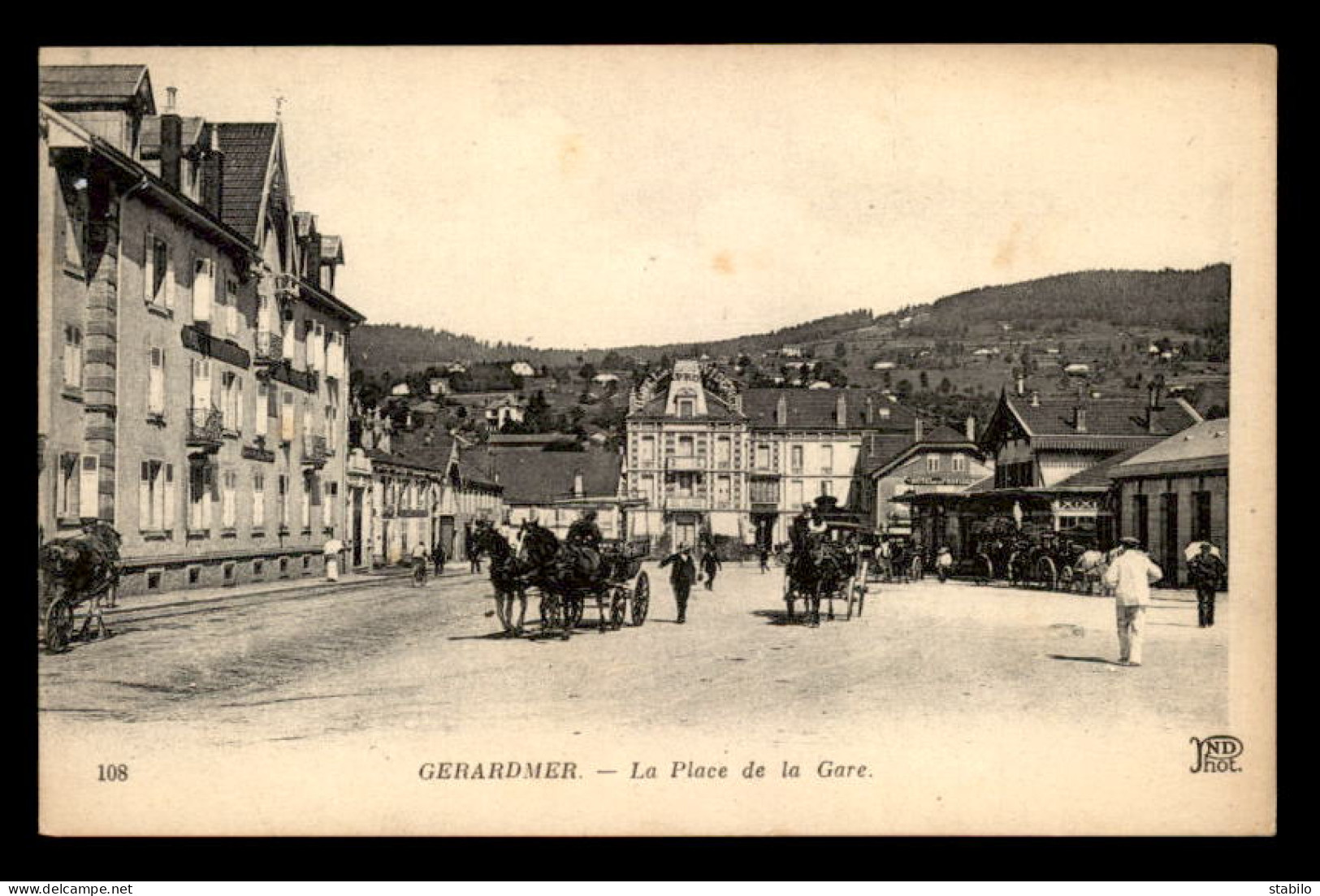 88 - GERARDMER - LA PLACE DE LA GARE - Gerardmer