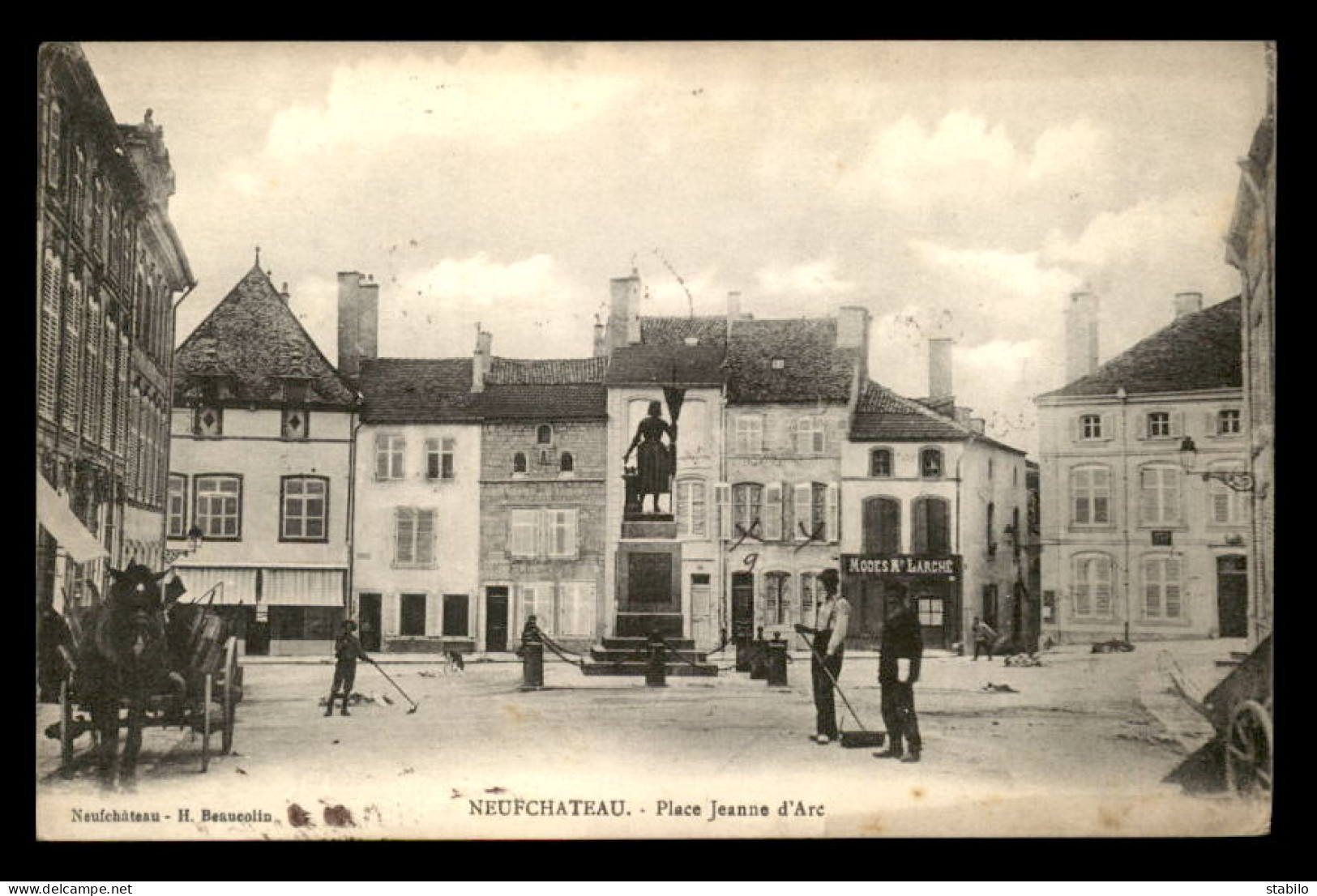 88 - NEUFCHATEAU - PLACE JEANNE D'ARC - Neufchateau