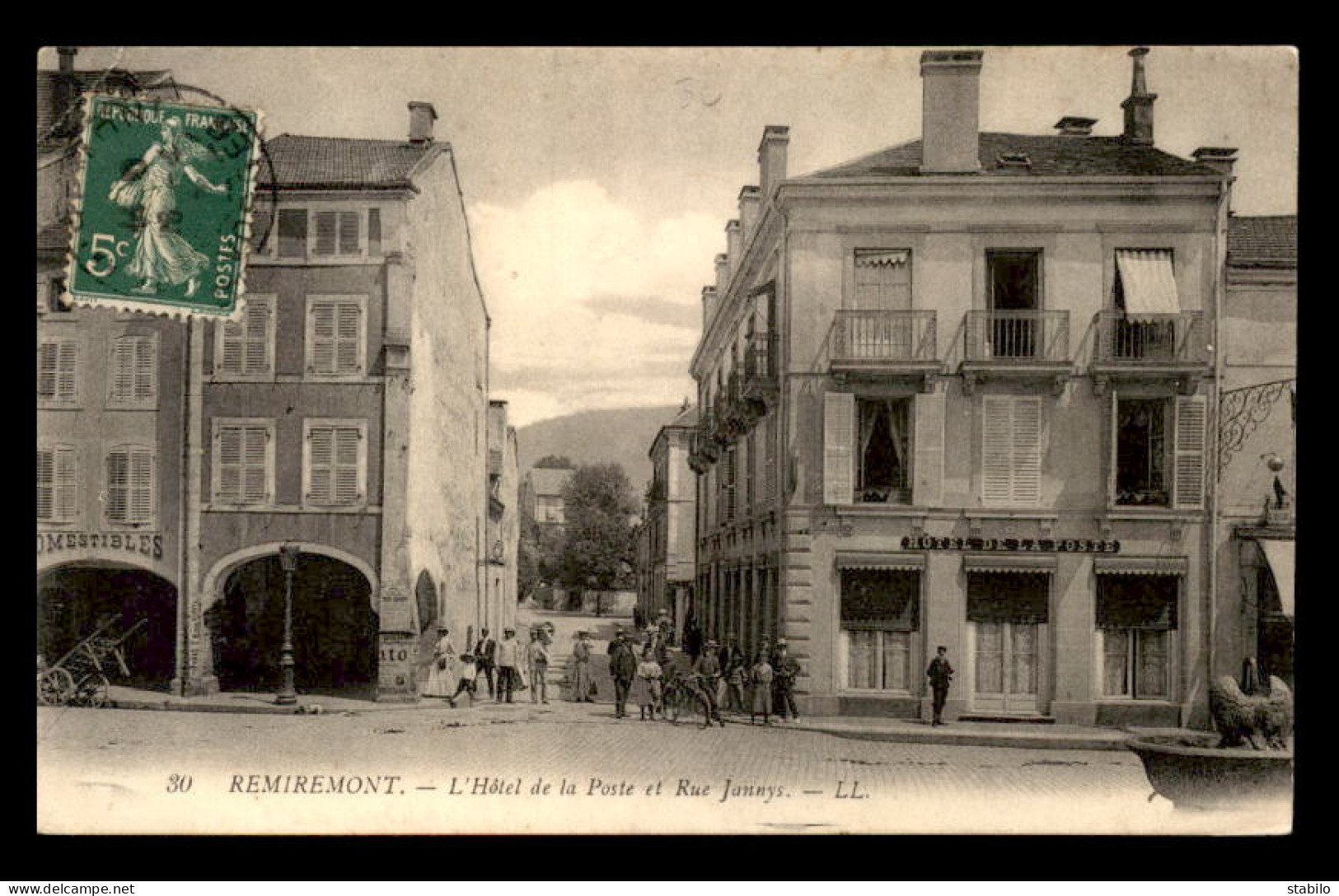 88 - REMIREMONT - HOTEL DE LA POSTE ET RUE JANNYS - Remiremont