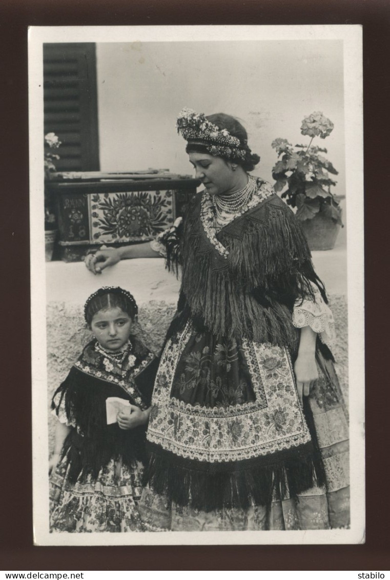 HONGRIE - FEMME ET FILLETTE EN COSTUMES NATIONAL DE SARKOZ - Ungheria