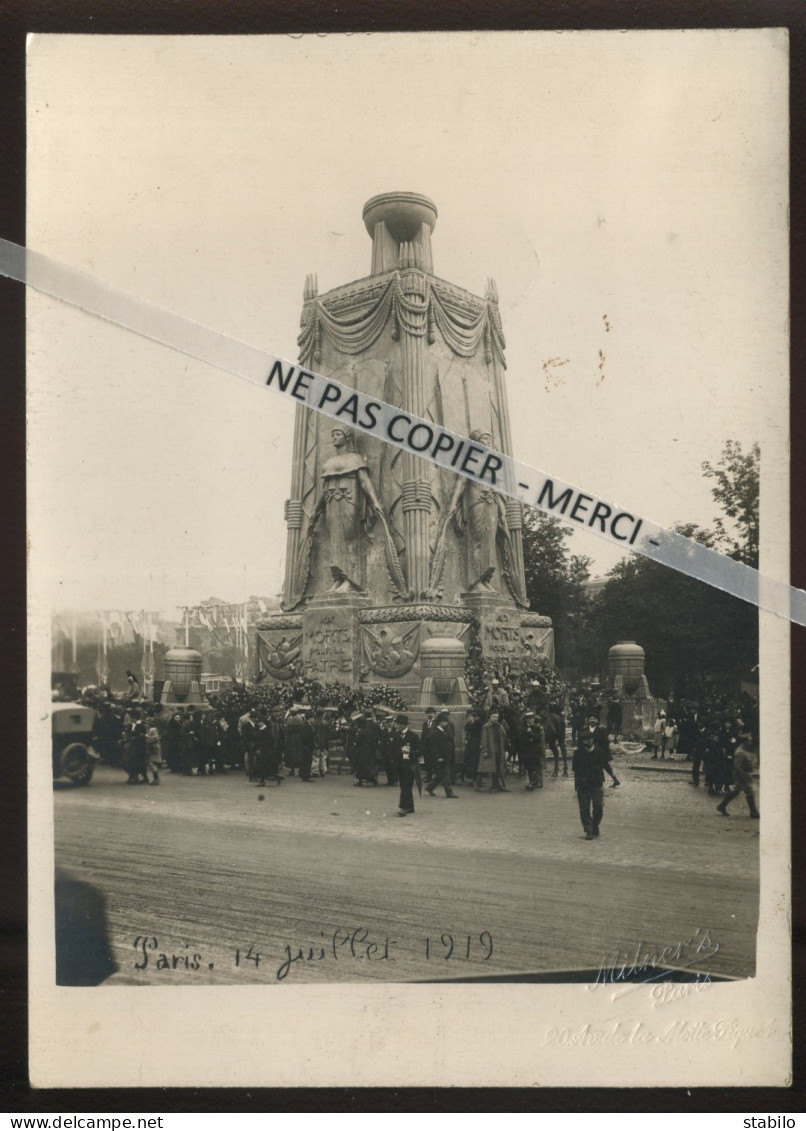 PARIS - CEREMONIE DU 14 JUILLET 1919 - PHOTOGRAPHE MILNER'S - FORMAT 18 X 13 CM  - Lugares