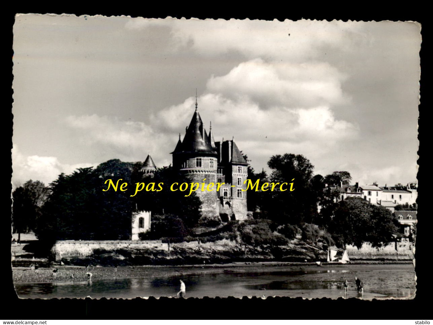 PORNIC (LOIRE-ATLANTIQUE) - LE CHATEAU ET LA PLAGE - FORMAT 15.5 X 10.5 CM - Plaatsen