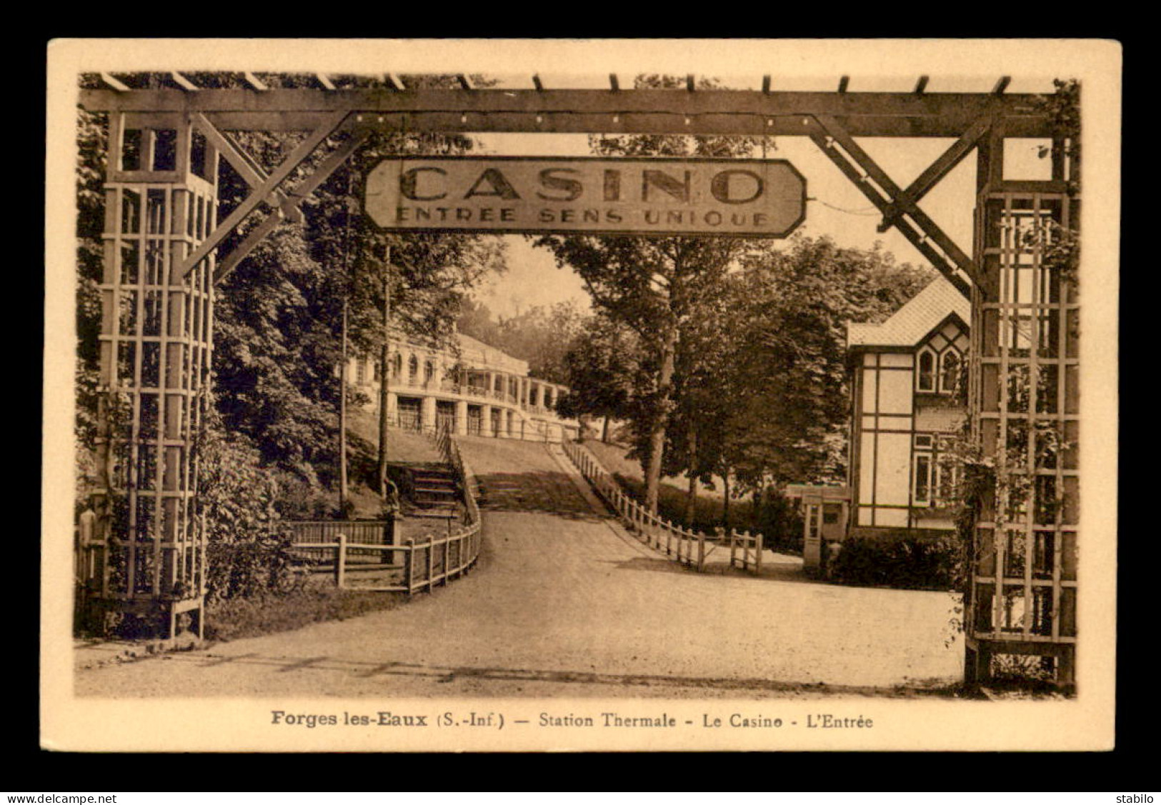 76 - FORGES-LES-EAUX - L'ENTREE DU CASINO - Forges Les Eaux