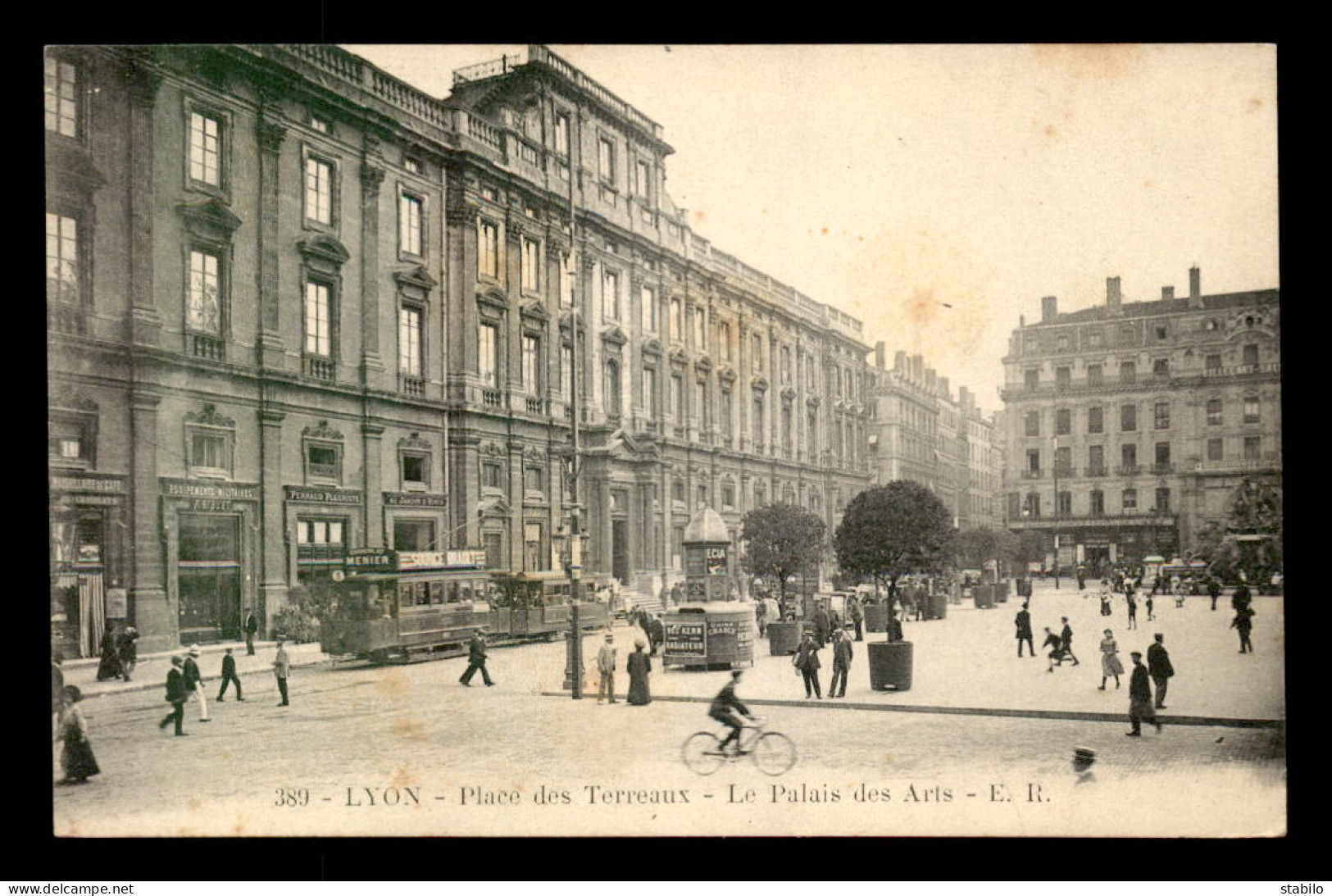 69 - LYON - PLACE DES TERREAUX - LE PALAIS DES ARTS - Autres & Non Classés