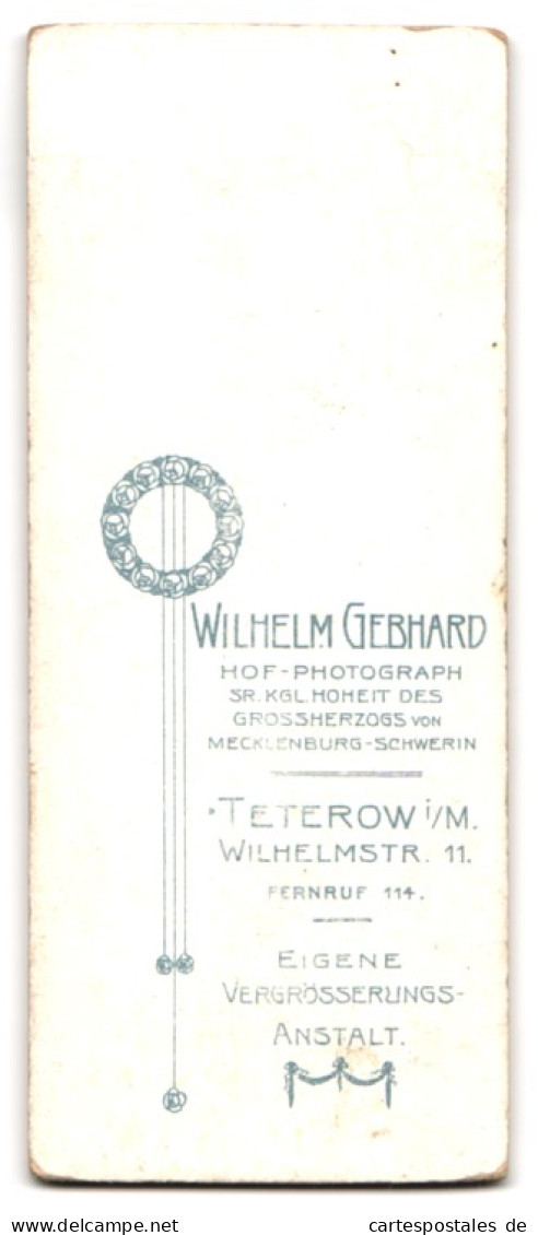 Fotografie Wilh. Gebhard, Teterow, Wilhelmstrasse 11, Bürgerlicher Im Schicken Anzug Mit Kurzharfrisur  - Anonieme Personen