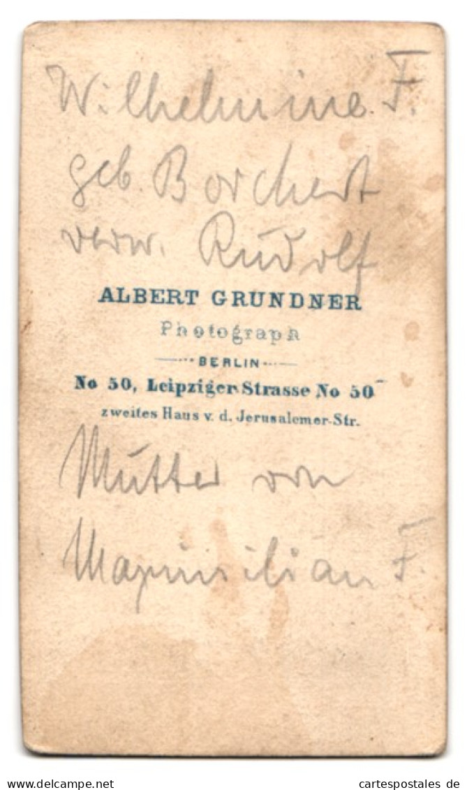 Fotografie Albert Grundner, Berlin, Leipzigerstr. 50, Portrait Frau Wilhelmine F. Im Dunklen Biedermeierkleid  - Personas Anónimos