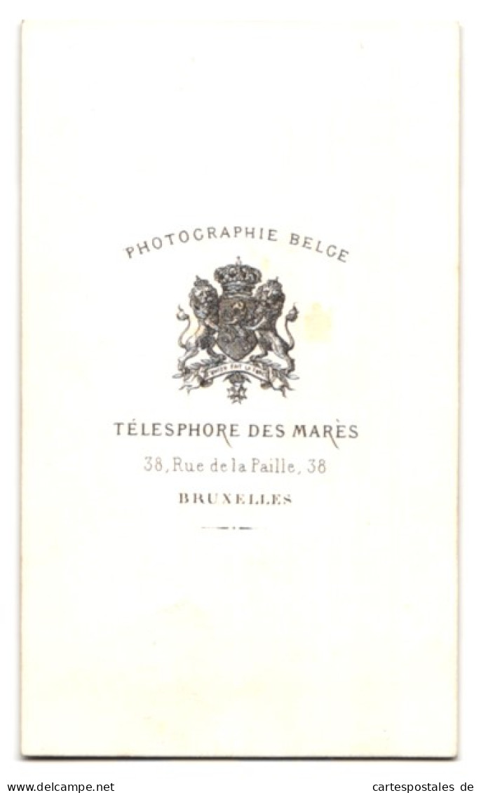 Fotografie Telesphore Des Mares, Bruxelles, Rue De La Paille 38, Herr Im Anzug Mit Mantel Und Zylinder, Vollbart  - Personas Anónimos