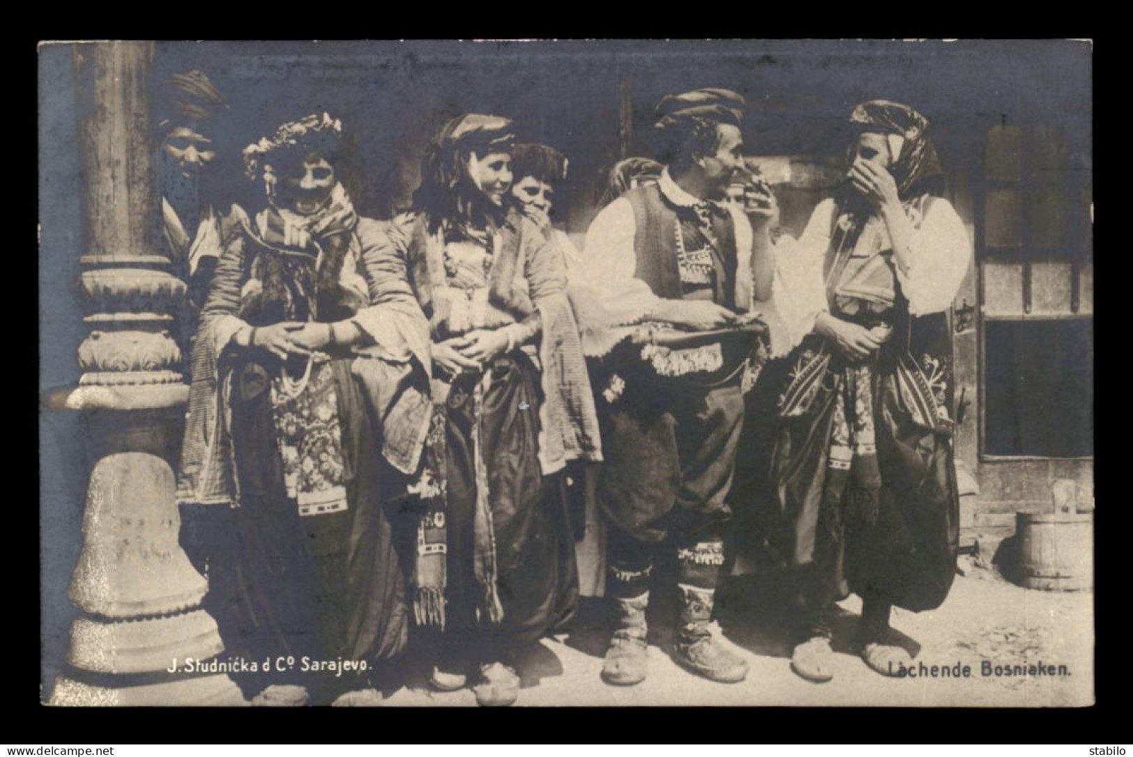 BOSNIE - FEMMES ET HOMME EN COSTUMES - Bosnia And Herzegovina