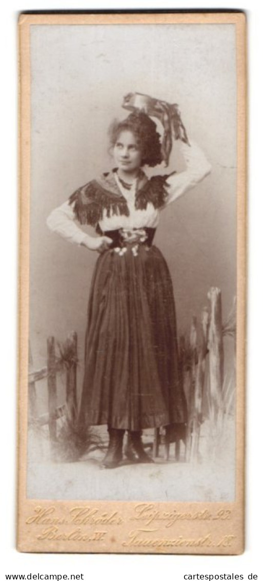 Fotografie Hans Schröder, Berlin, Leipzigerstr. 93, Portrait Junge Frau Als Zigeunerin Zum Fasching  - Anonyme Personen
