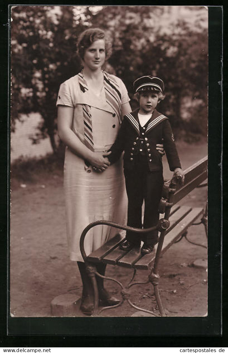 Foto-AK Mutter Mit Ihrem Sohn Im Matrosenanzug  - Other & Unclassified