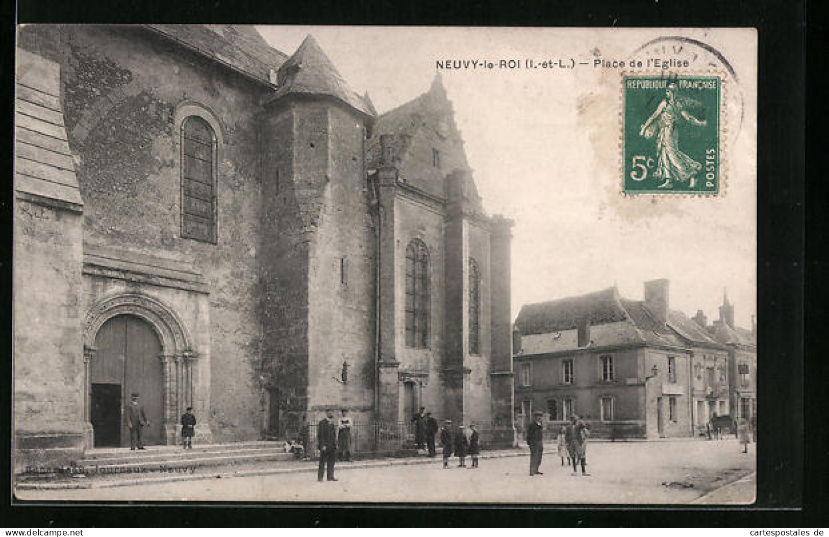 CPA Neuvy-le-Roi, Place De L`Eglise  - Neuvy-le-Roi