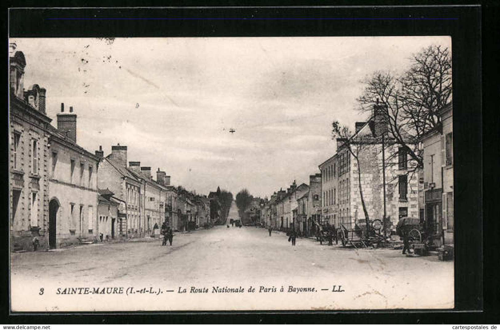 CPA Sainte-Maure, La Route Nationale De Paris á Bayonne  - Autres & Non Classés