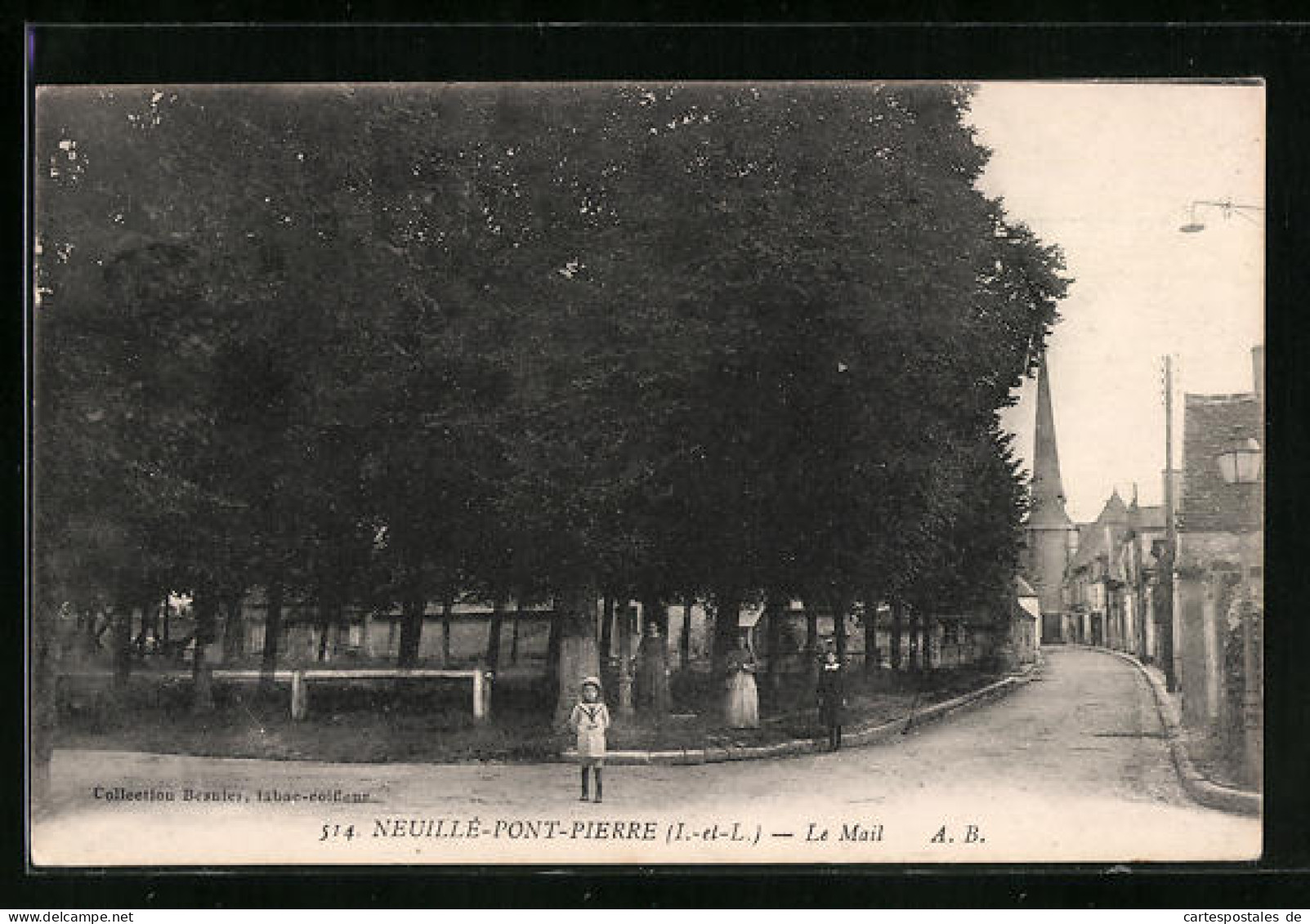 CPA Neuillé-Pont-Pierre, Le Mail  - Neuillé-Pont-Pierre