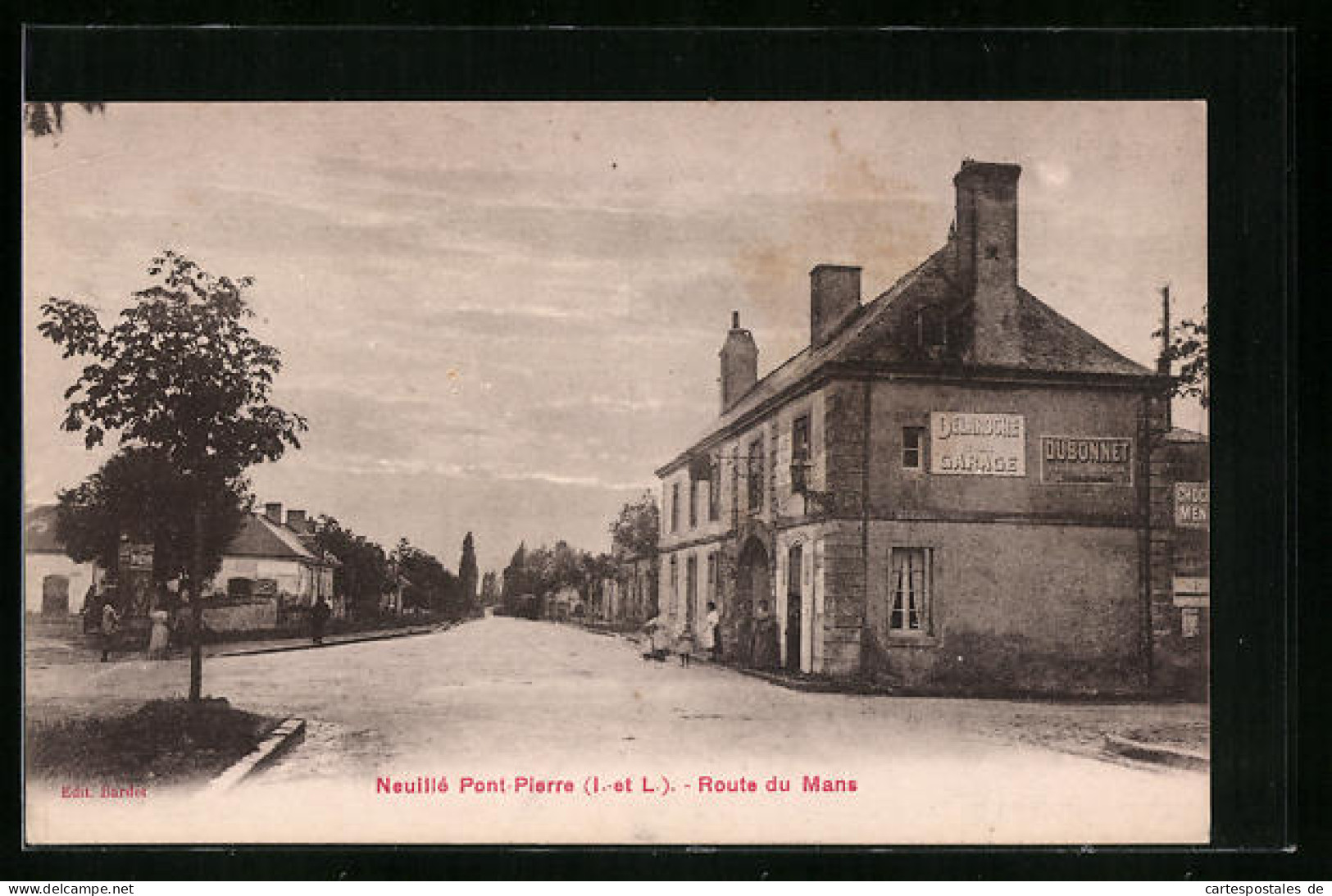 CPA Neuillé-Pont-Pierre, Route Du Mans  - Neuillé-Pont-Pierre