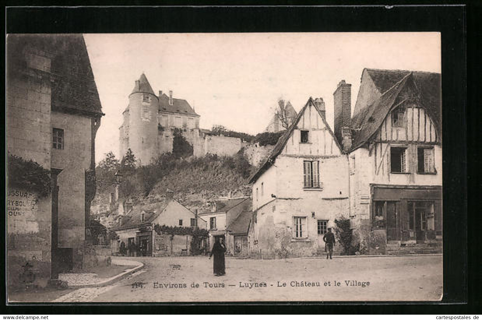 CPA Luynes, Le Château Et Le Village  - Luynes