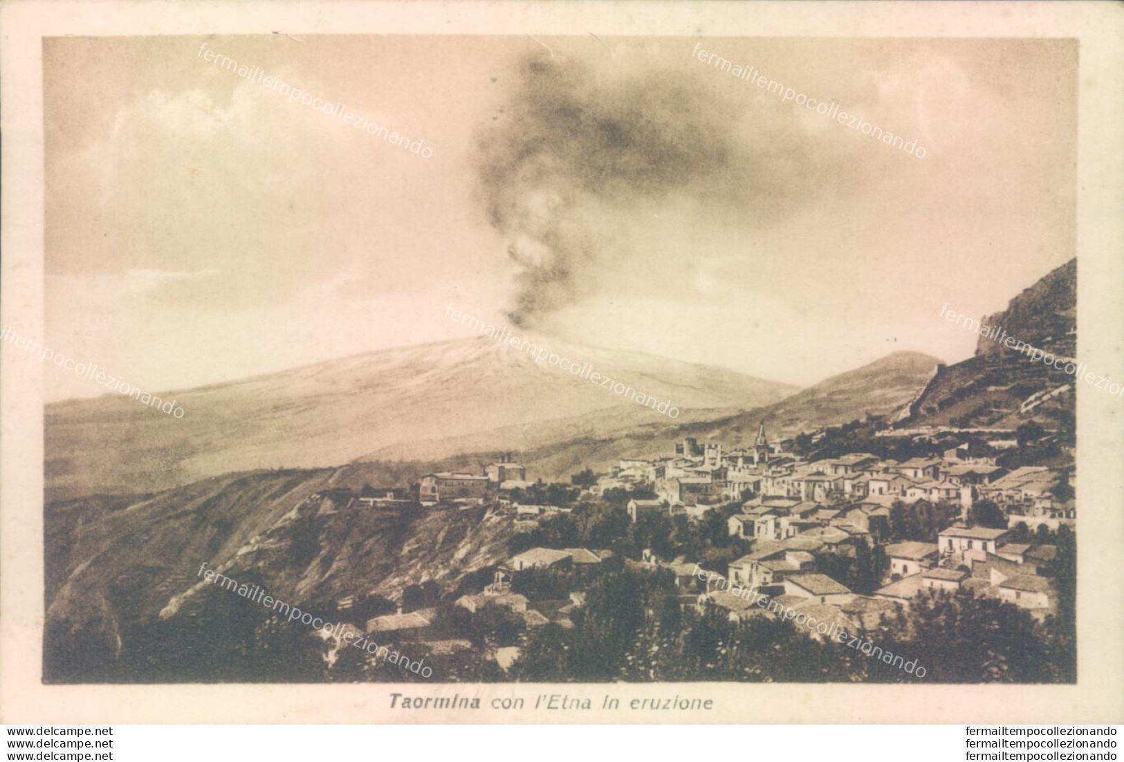 Ab245 Cartolina Taormina Vista Con L'etna In Eruzione Provincia Di Messina - Messina