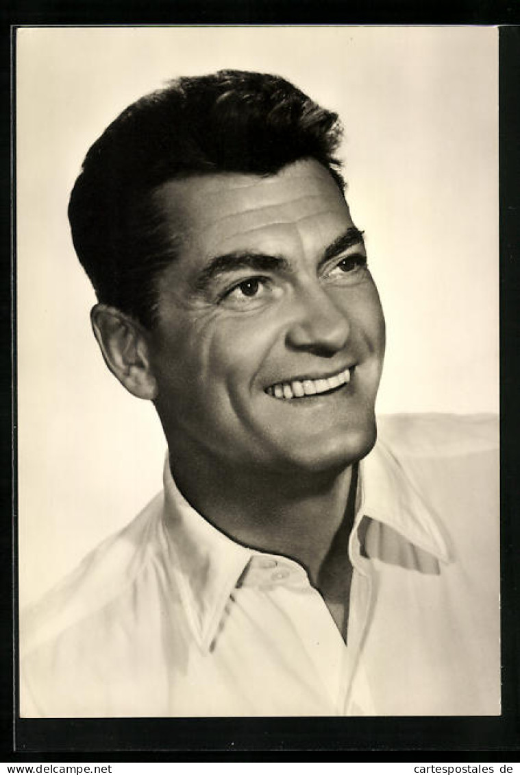 AK Schauspieler Jean Marais Mit Breitem Lächeln Und Weissem Hemd  - Schauspieler