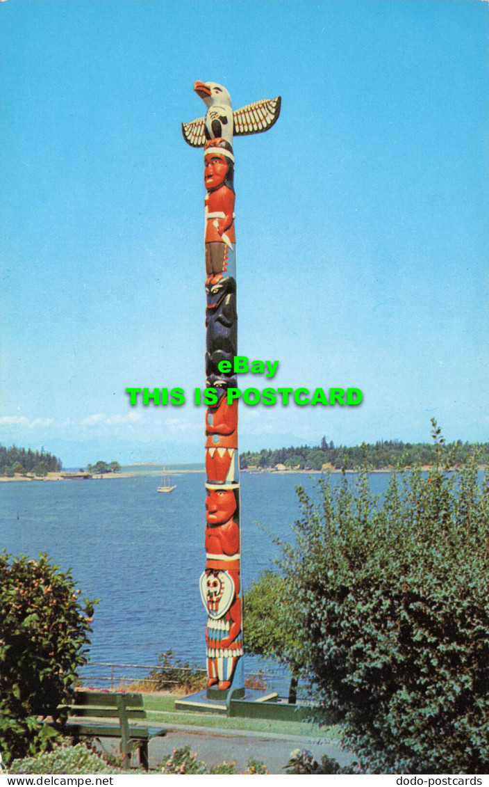 R575286 VT 46. Totem Pole At Georgia Park In Nanaimo. B. C. Natural Color Produc - World