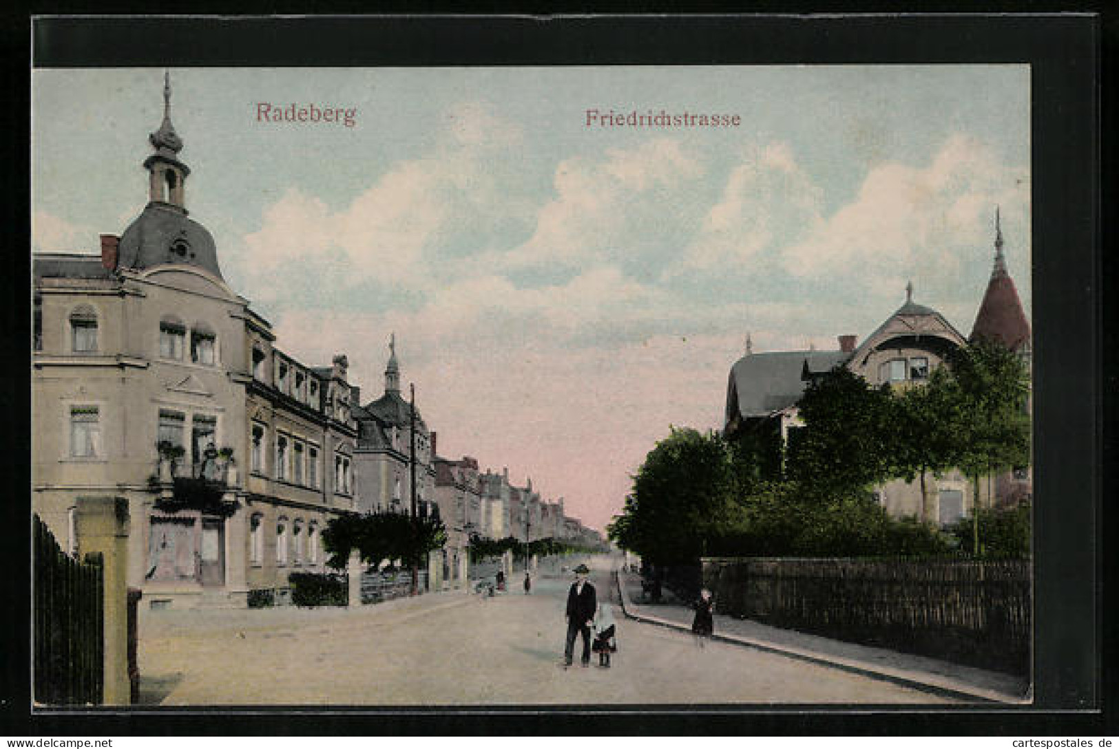AK Radeberg, Passanten Auf Der Friedrichstrasse  - Radeberg