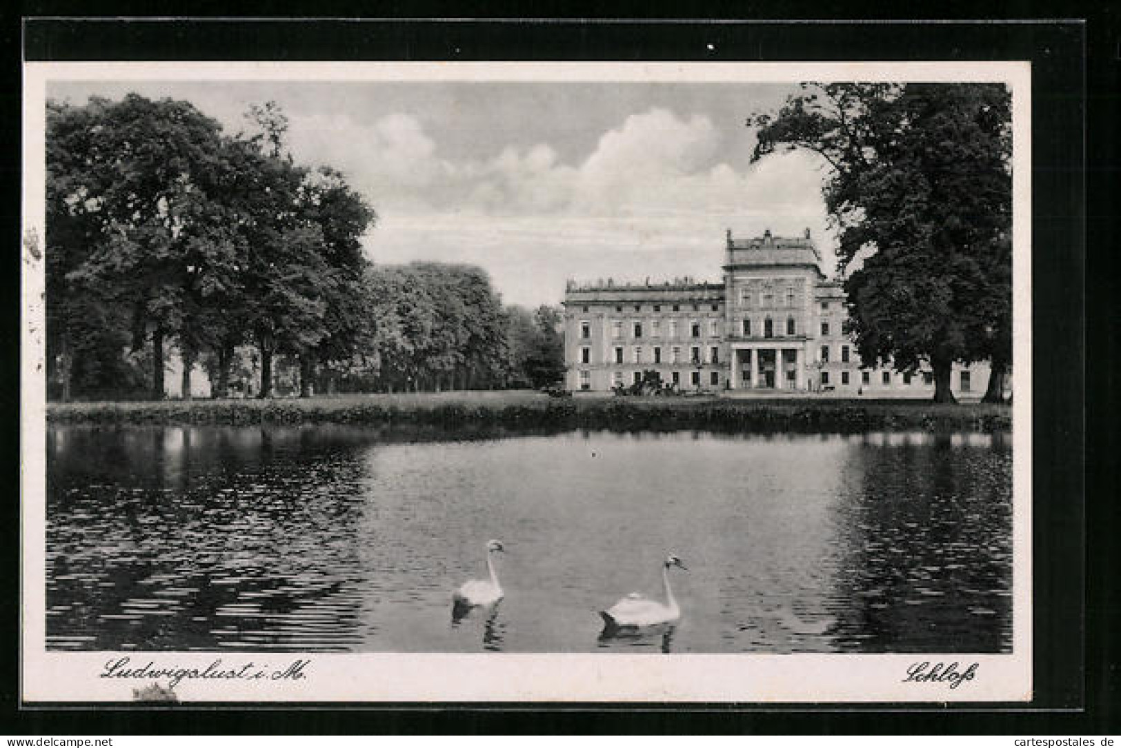 AK Ludwigslust I. M., Blick über Den See Zum Schloss  - Ludwigslust