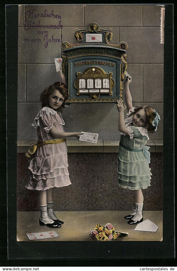 AK Zwei Mädchen Mit Briefen Am Postkasten, Neujahrsgruss  - Postal Services