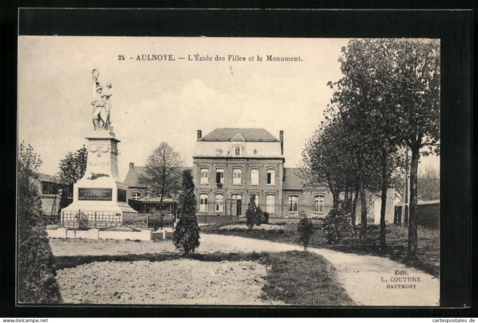 CPA Aulnoye, L`École Des Filles Et Le Monument  - Aulnoye
