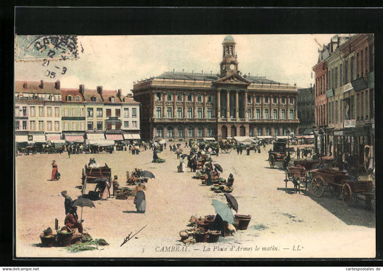 CPA Cambrai, La Place D`Armes Le Matin  - Cambrai