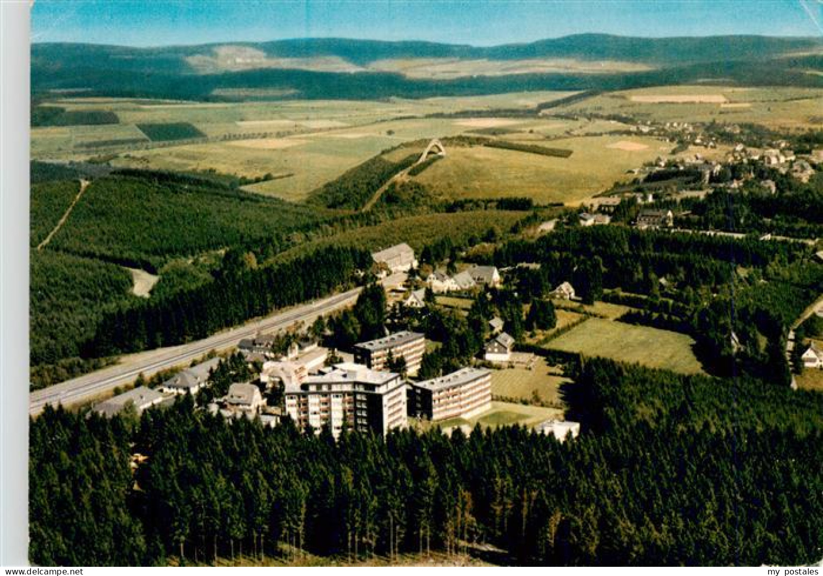 73942518 Winterberg__Hochsauerland_NRW Fliegeraufnahme Wohnanlage Weltringpark - Winterberg