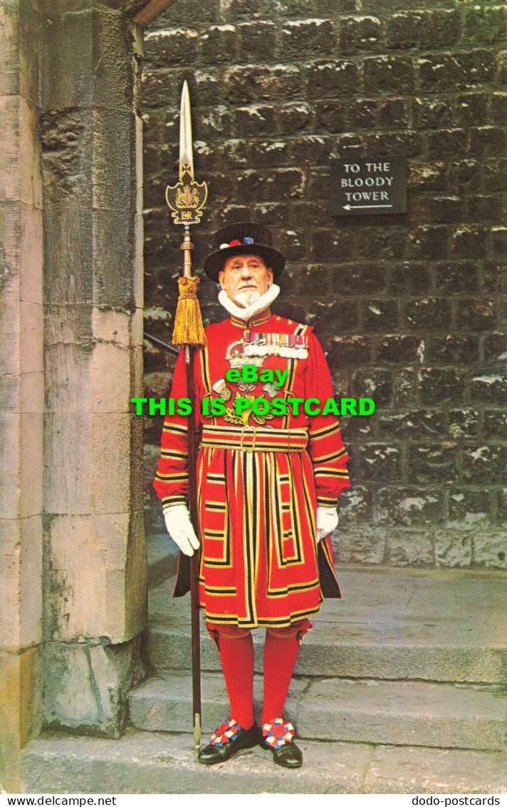 R575096 Beefeater. Tower Of London - Autres & Non Classés